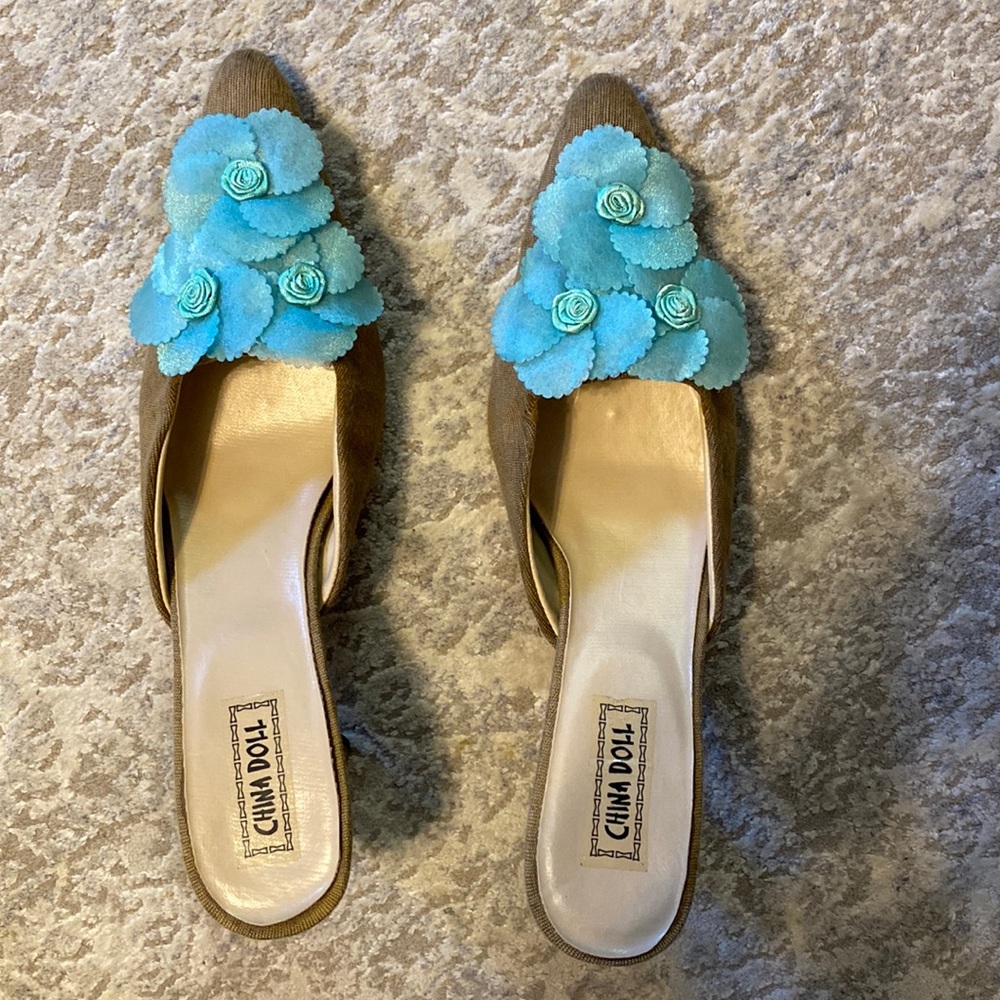 Turquoise silk flower slides